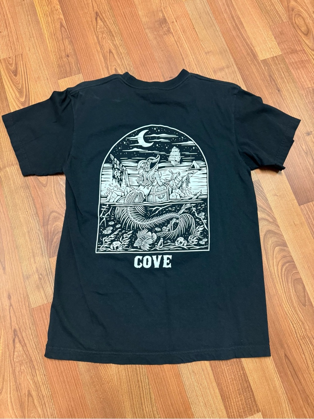 Cove Black Graphic Short-Sleeve Men's T-Shirt